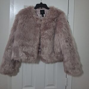 NWOT Forever 21 Blush Pink Faux Fur Cropped Jacket - Size M​ In Women